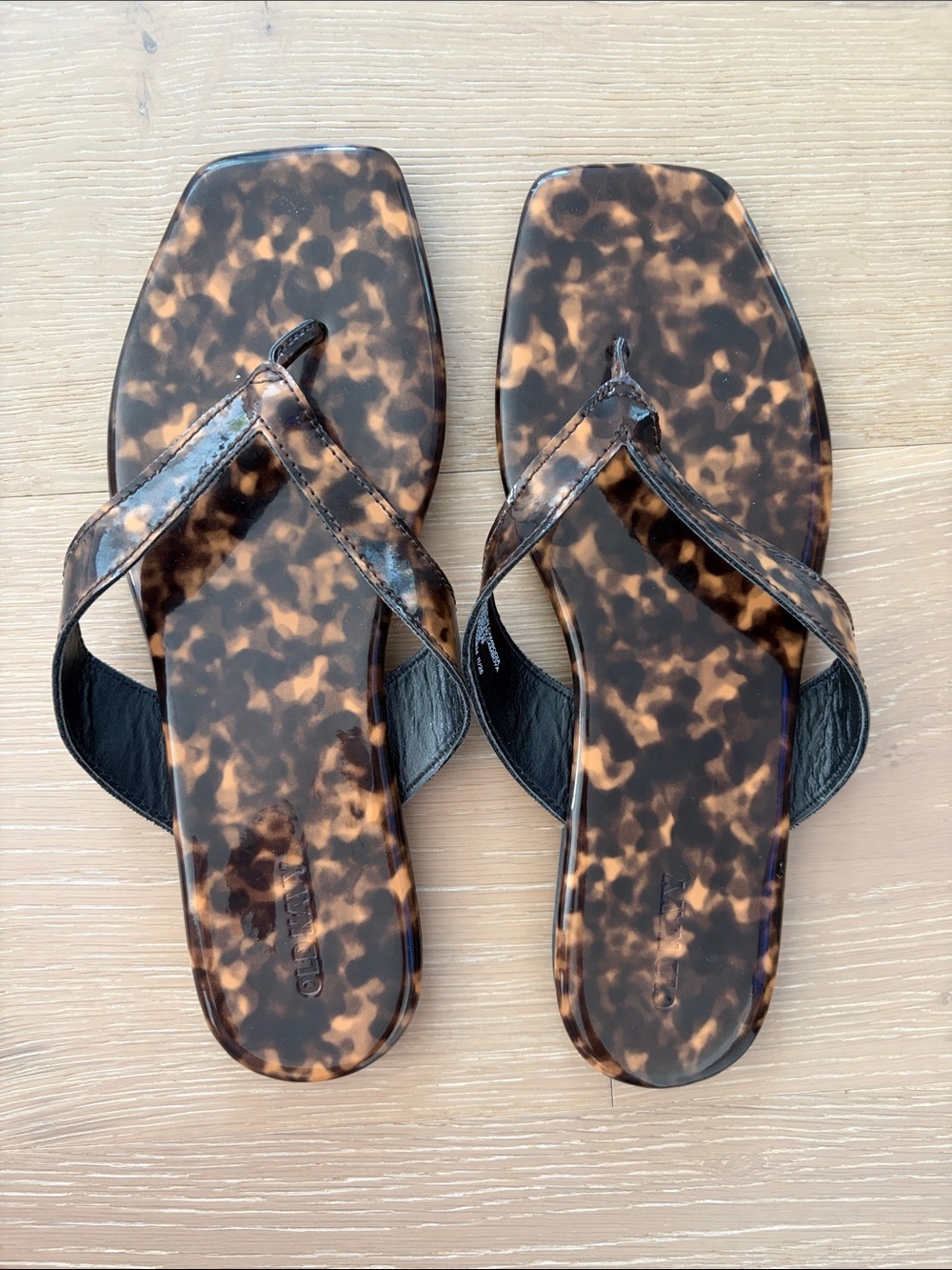 Old Navy Tortoiseshell Square-Toe Flip Flop Sandals. Never Worn.